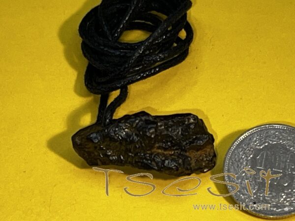 Tsesit - Anhänger mit Baumwollband